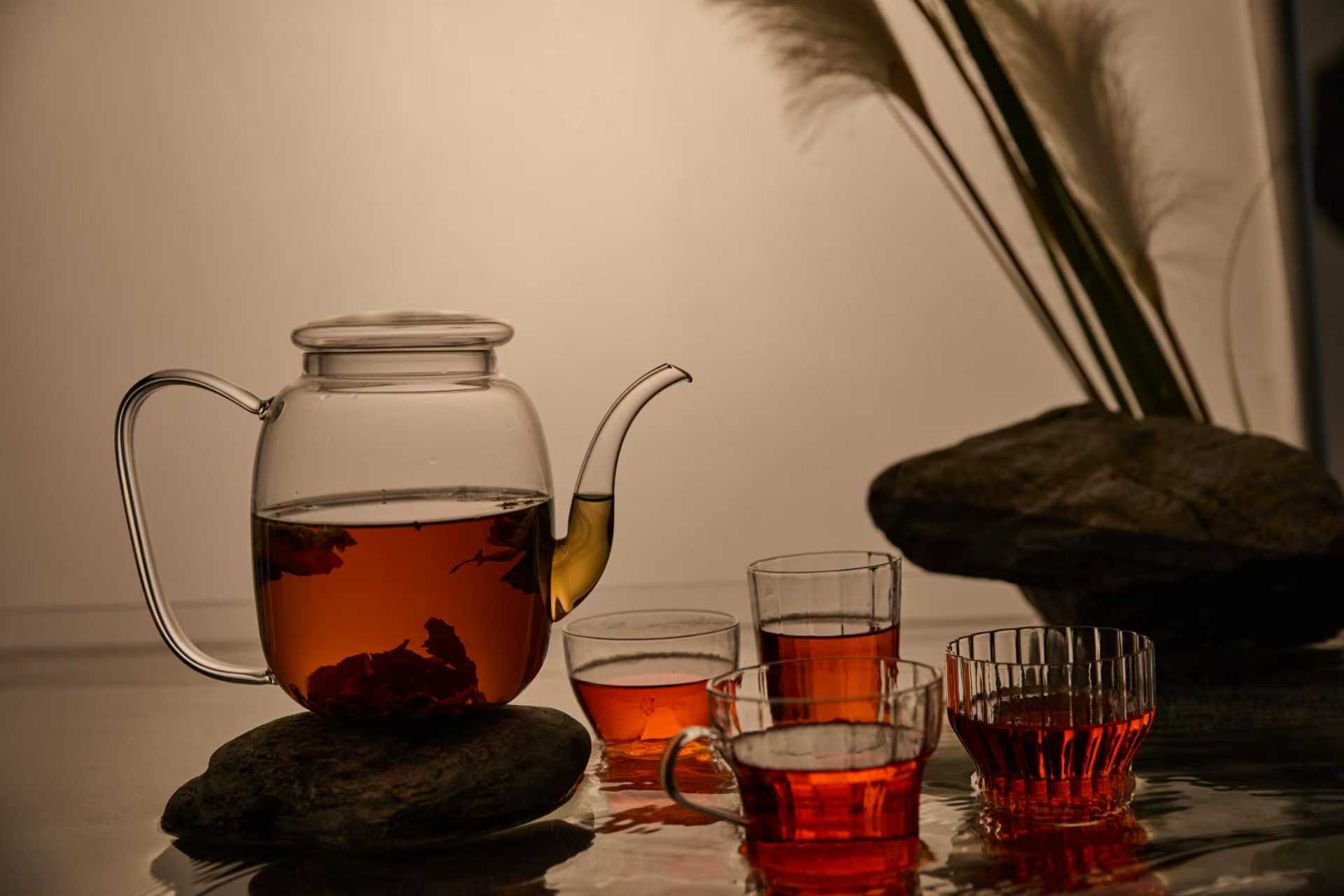 高硼硅玻璃：现代茶具设计中的工艺革新与美学演绎